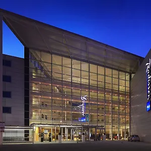 Radisson Blu London Stansted Airport מלון